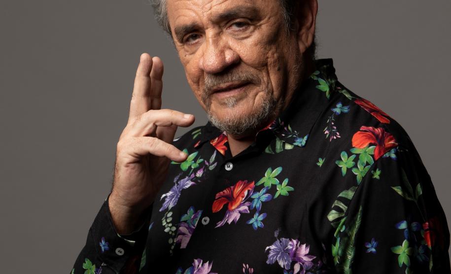 Zé Ramalho posando para foto