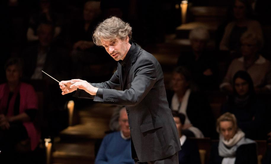 Raphael Haeger conduz concerto