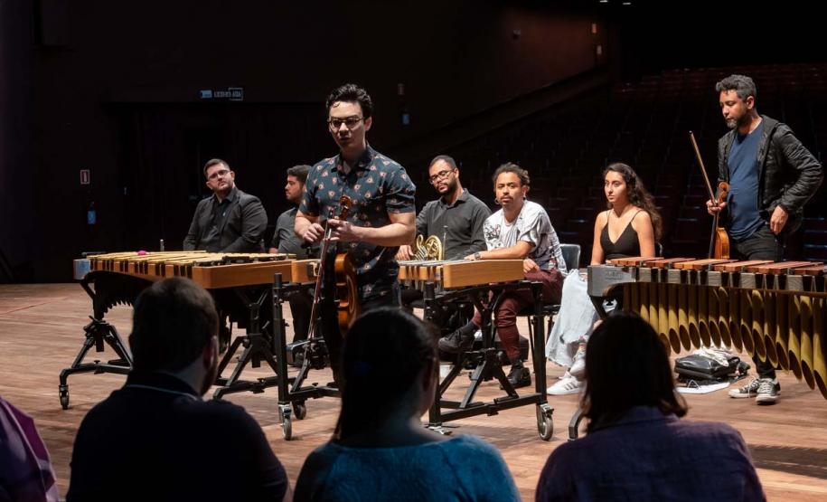 Orquestra Sinfônica do Paraná promove experiência para pessoas com deficiência visual