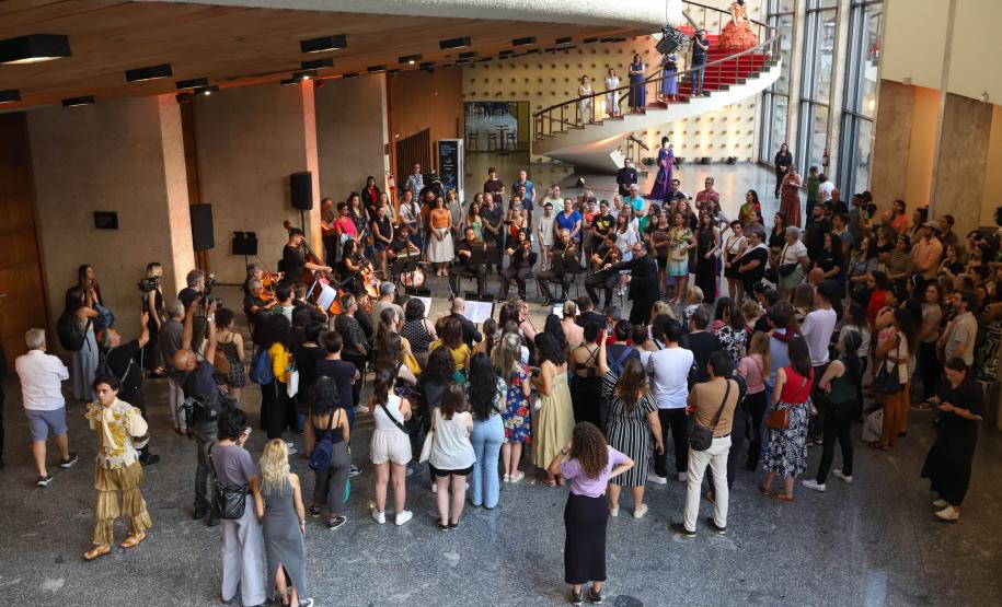 Cenas da visita especial "Guaíra do avesso"