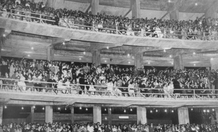 Guairão recebe público antes de estar concluído