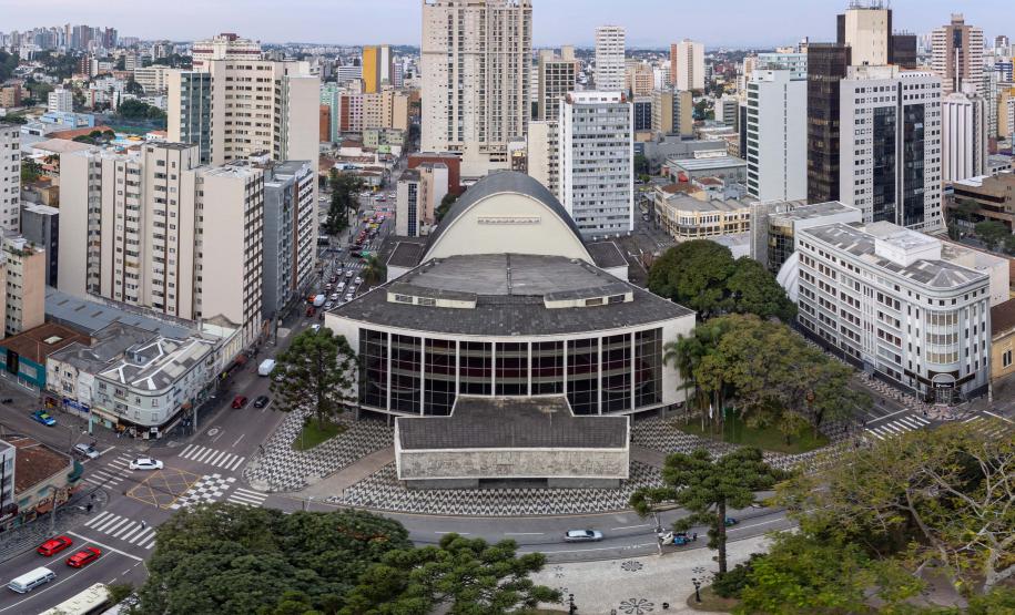 Fachada atual do Centro Cultural Teatro Guaíra