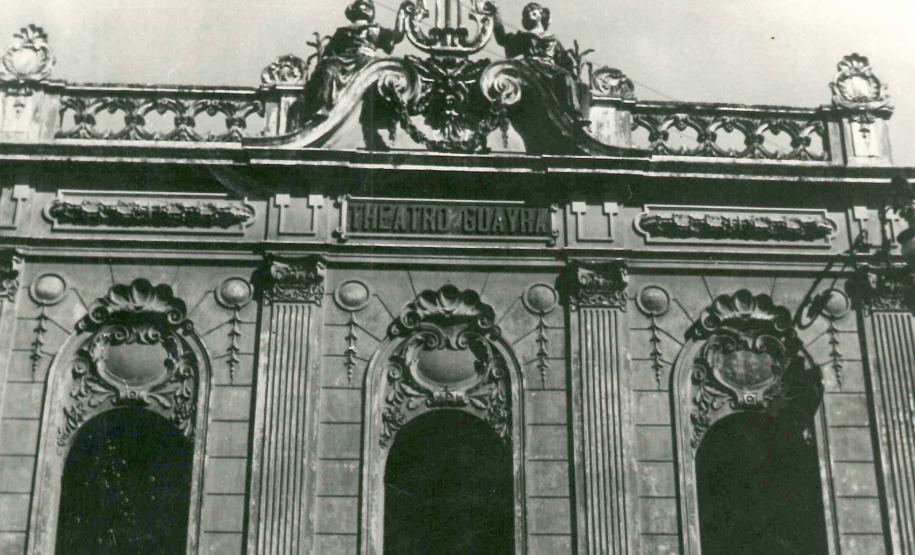 Fachada do Teatro Guayrá