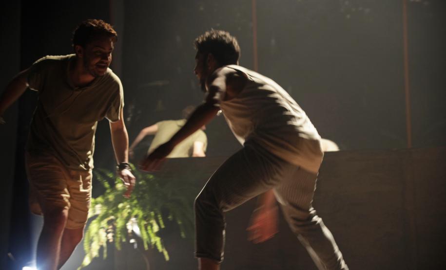 Os dois atores da peça