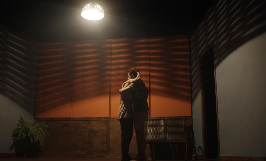 Os dois atores da peça