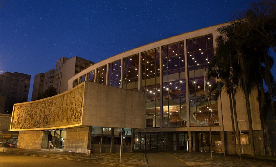Fachada do Teatro Guaíra