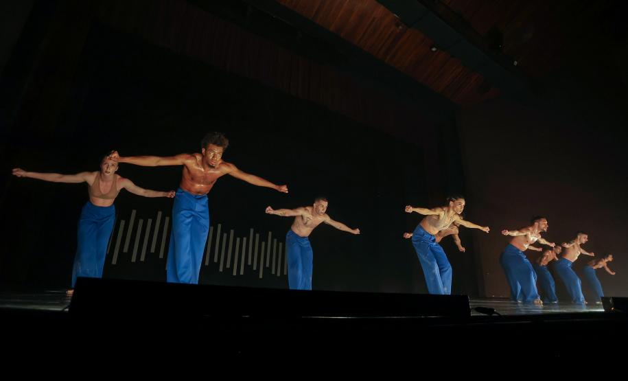 Companhia Balé Teatro Guaíra em apresentação de Castelo