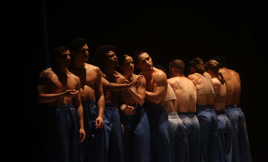 Companhia Balé Teatro Guaíra em apresentação de Castelo