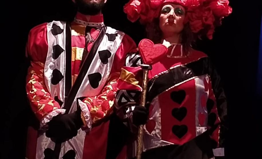 Espetáculo teatral Alice no país das maravilhas