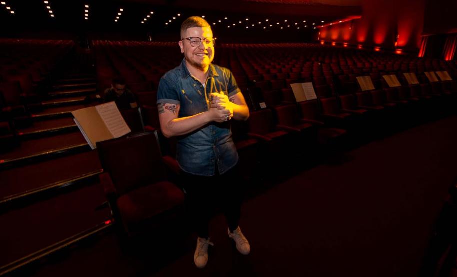 Diego Martins Avellleda, assessor da coordenação da Orquestra Sinfônica do Paraná e funcionário do teatro há 15 anos