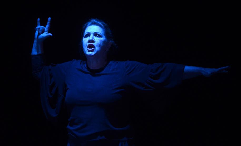 Eliane Campelli, em Iliada canto 14, da Cia iliadahomero de Teatro