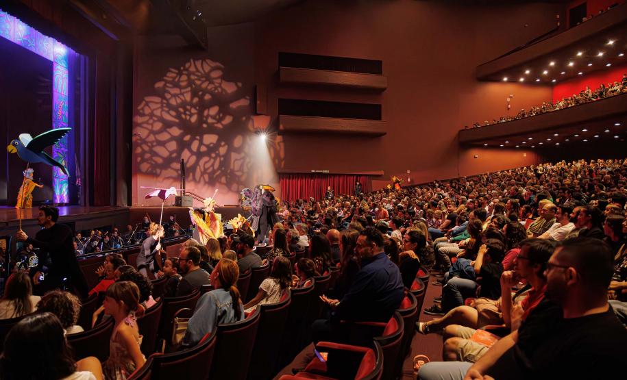 Público assistindo a Lendas