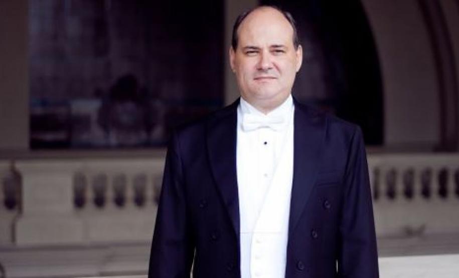 Maestro Claudio Cruz