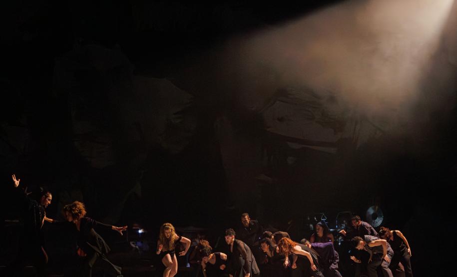 Um dos elencos do espetáculo Orfeu e Eurídice