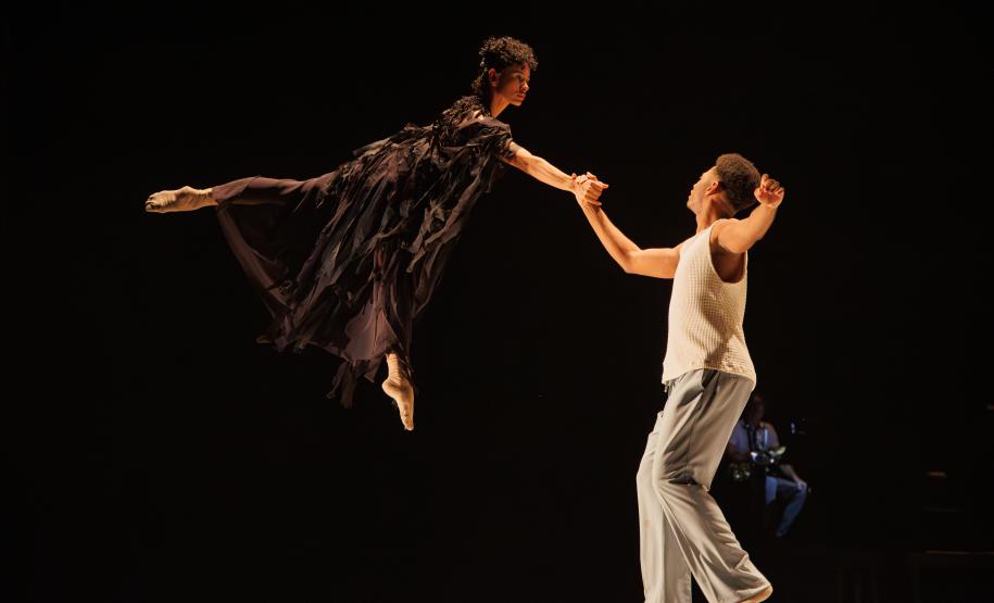 Um dos elencos do espetáculo Orfeu e Eurídice