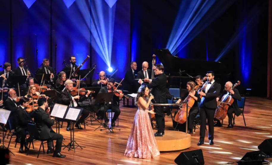 Carmen Monarcha com a Camerata Antiqua de Curitiba
