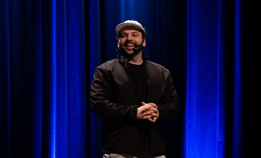 Ator Raphael Ghanem em cena