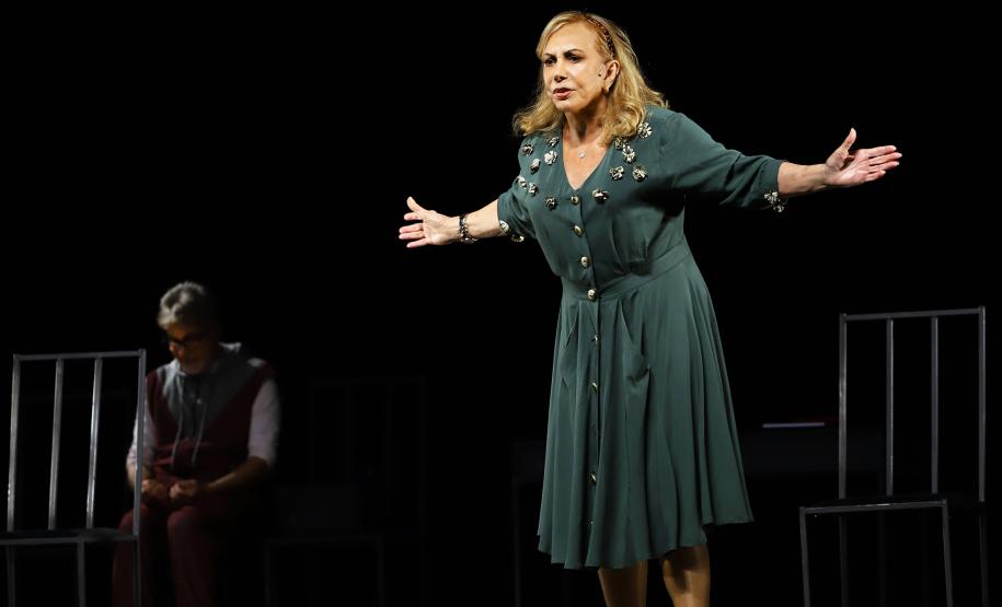 Cenas da peça "Ninguém dirá que é trade demais"