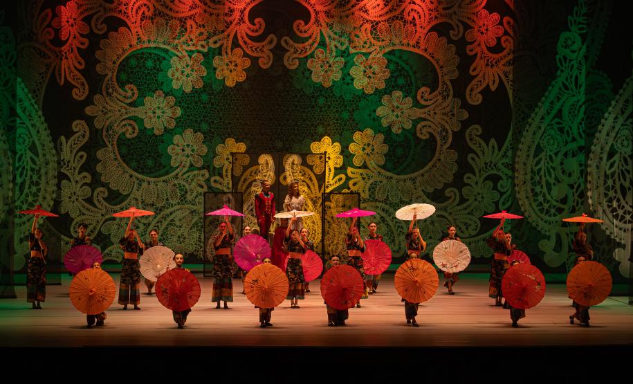 Alunos e alunas da Escola participam de O Quebra-Nozes, com todos os corpos artísticos