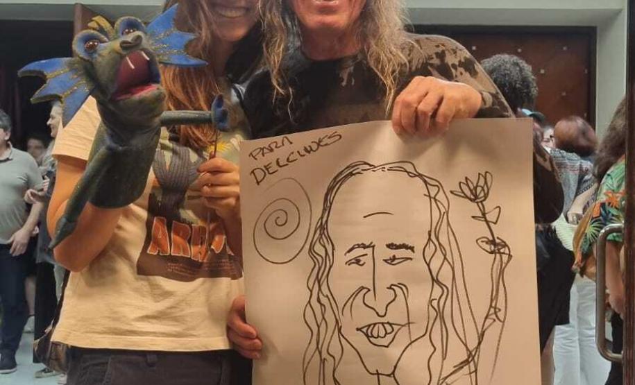 Deoclides Costa e a filha Gentila Costa vieram juntos assistir as apresentações do Festival de Bonecos