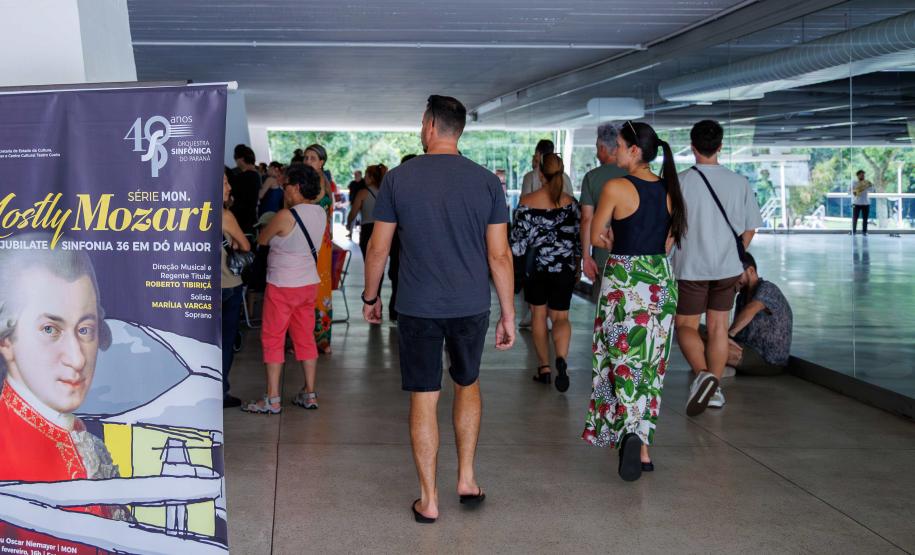 MON ficou lotado para celebrar a genialidade de Mozart com a Orquestra Sinfônica do Paraná, sob a regência do maestro Roberto Tibiriçá e a participação especial da soprano Marilia Vargas.