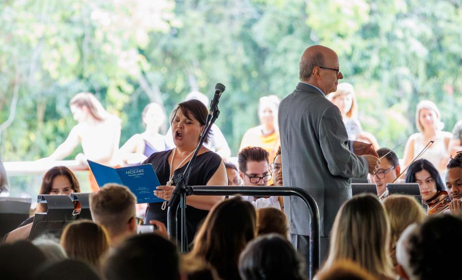 MON ficou lotado para celebrar a genialidade de Mozart com a Orquestra Sinfônica do Paraná, sob a regência do maestro Roberto Tibiriçá e a participação especial da soprano Marilia Vargas.