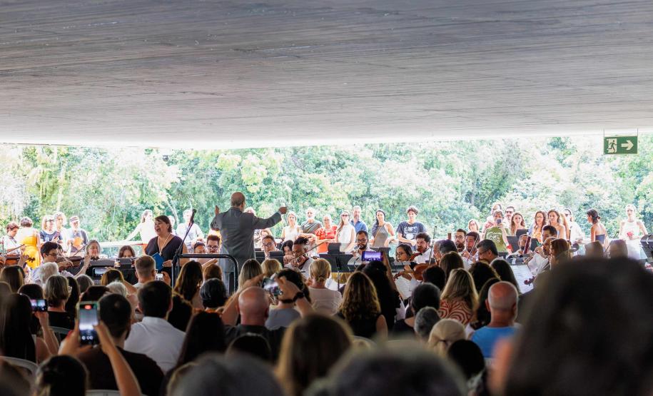 MON ficou lotado para celebrar a genialidade de Mozart com a Orquestra Sinfônica do Paraná, sob a regência do maestro Roberto Tibiriçá e a participação especial da soprano Marilia Vargas.