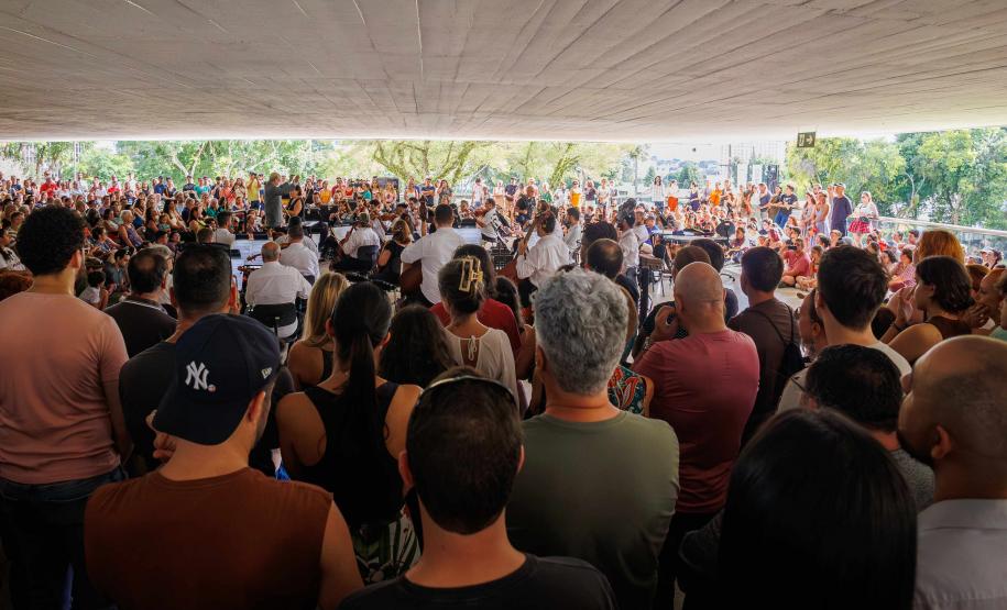 MON ficou lotado para celebrar a genialidade de Mozart com a Orquestra Sinfônica do Paraná, sob a regência do maestro Roberto Tibiriçá e a participação especial da soprano Marilia Vargas.