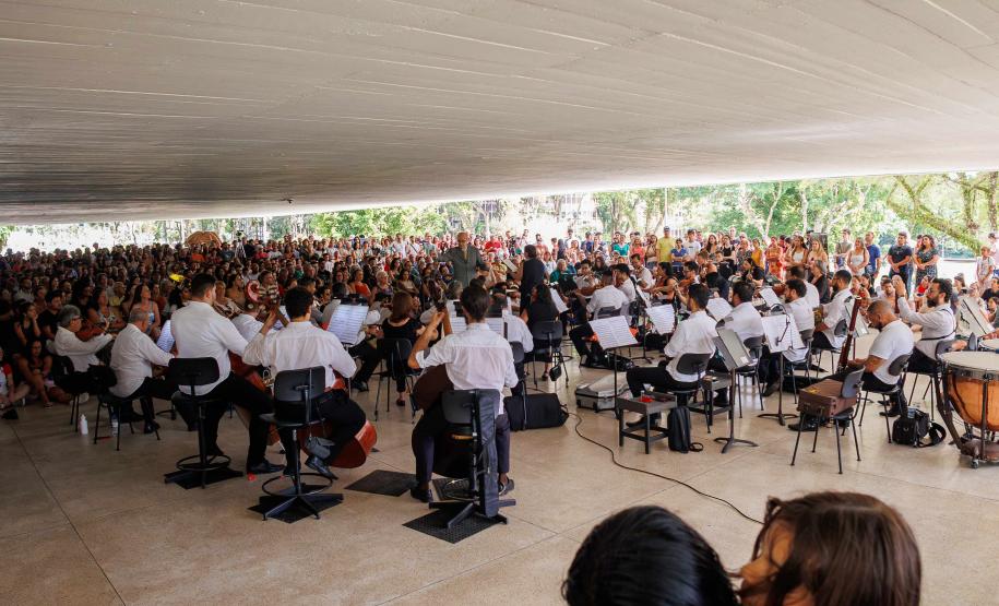 MON ficou lotado para celebrar a genialidade de Mozart com a Orquestra Sinfônica do Paraná, sob a regência do maestro Roberto Tibiriçá e a participação especial da soprano Marilia Vargas.