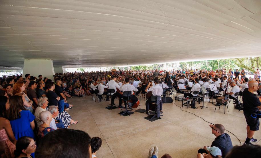 MON ficou lotado para celebrar a genialidade de Mozart com a Orquestra Sinfônica do Paraná, sob a regência do maestro Roberto Tibiriçá e a participação especial da soprano Marilia Vargas.