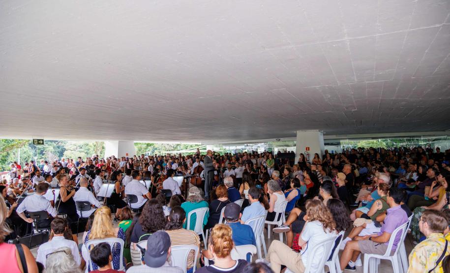 MON ficou lotado para celebrar a genialidade de Mozart com a Orquestra Sinfônica do Paraná, sob a regência do maestro Roberto Tibiriçá e a participação especial da soprano Marilia Vargas.