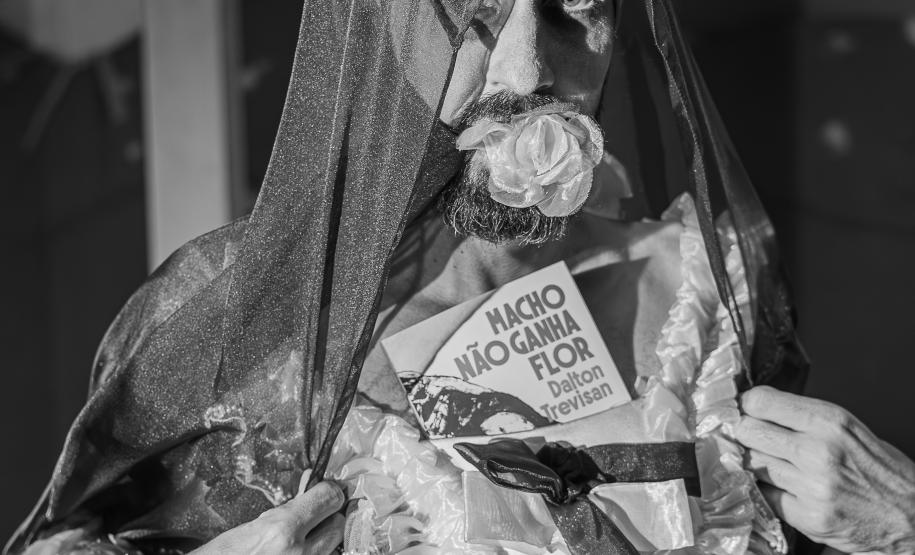 Peça "Daqui ninguém sai"