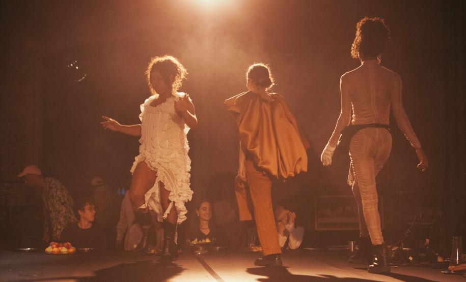 “A Última Ceia”: peça-jantar apresentada na Europa  e inspirada em Da Vinci chega ao 33º Festival de Curitiba