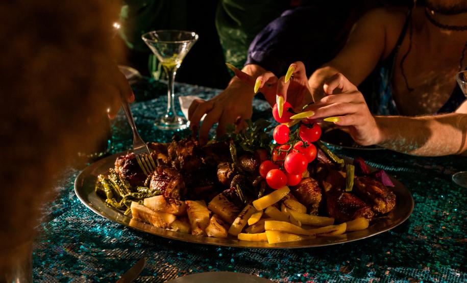 “A Última Ceia”: peça-jantar apresentada na Europa  e inspirada em Da Vinci chega ao 33º Festival de Curitiba