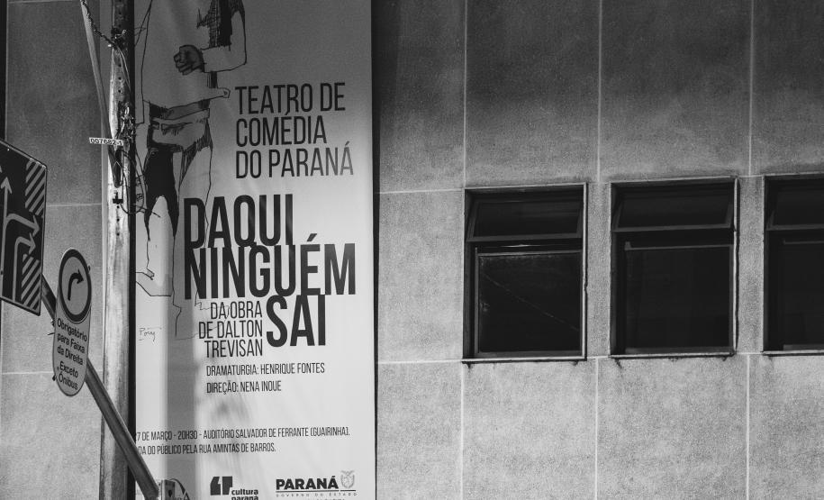 Peça "Daqui Ninguém Sai" estreia  no Teatro Guaíra e é sucesso de público
