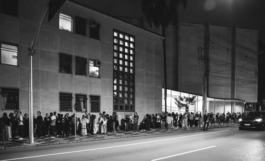 Peça "Daqui Ninguém Sai" estreia  no Teatro Guaíra e é sucesso de público