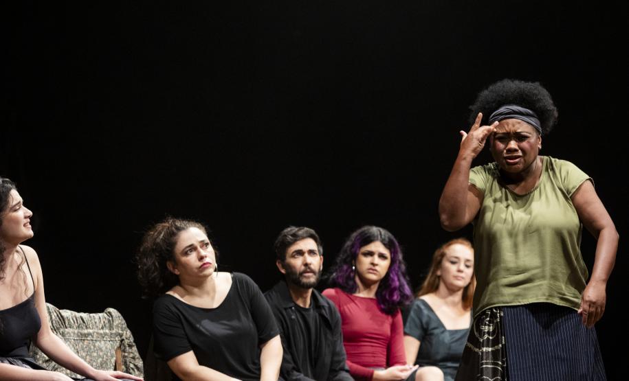 Espetáculo Daqui Ninguém Sai