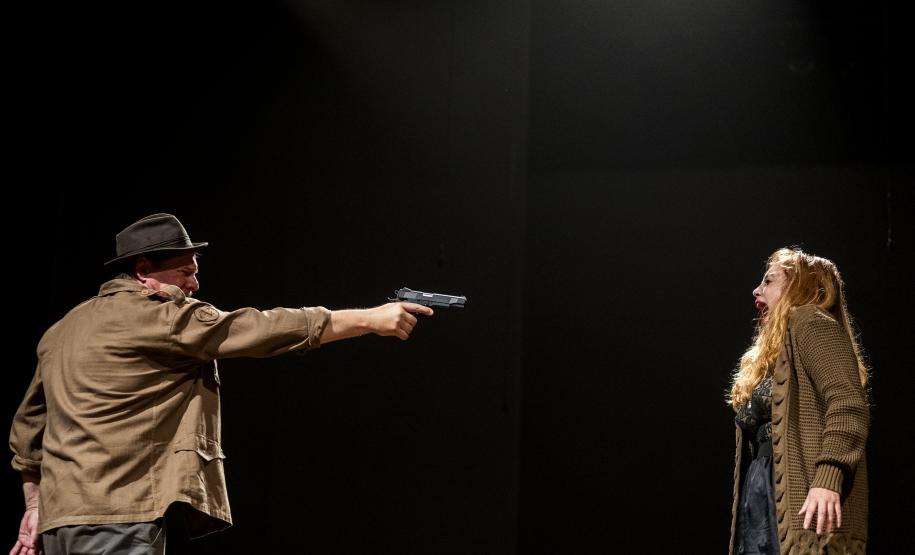 Espetáculo Daqui Ninguém Sai