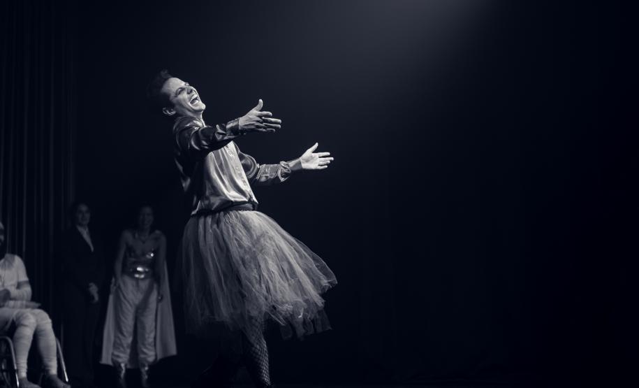 Cenas da peça "Make Morte Pop Again"