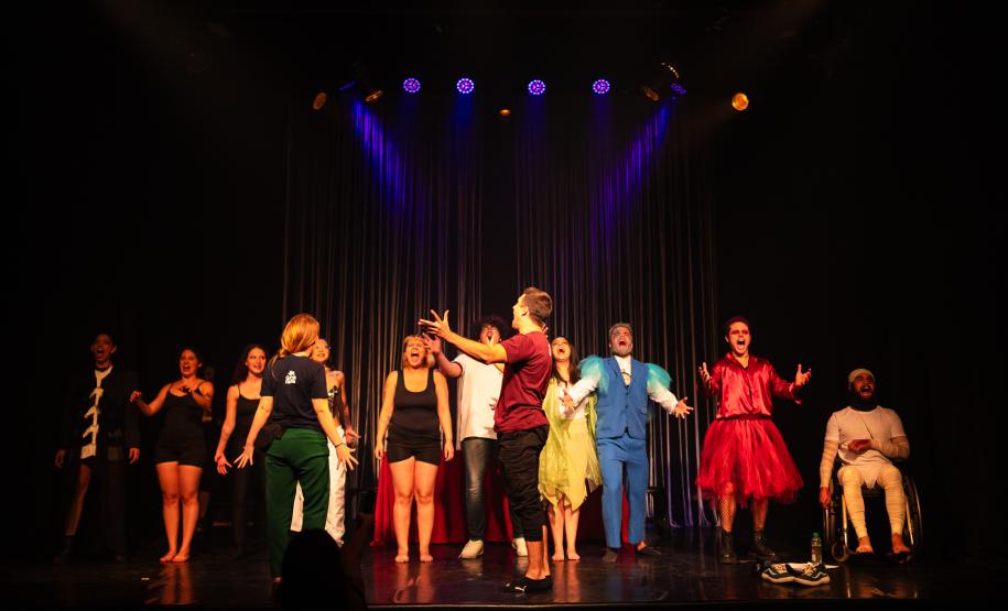 Cenas da peça "Make Morte Pop Again"