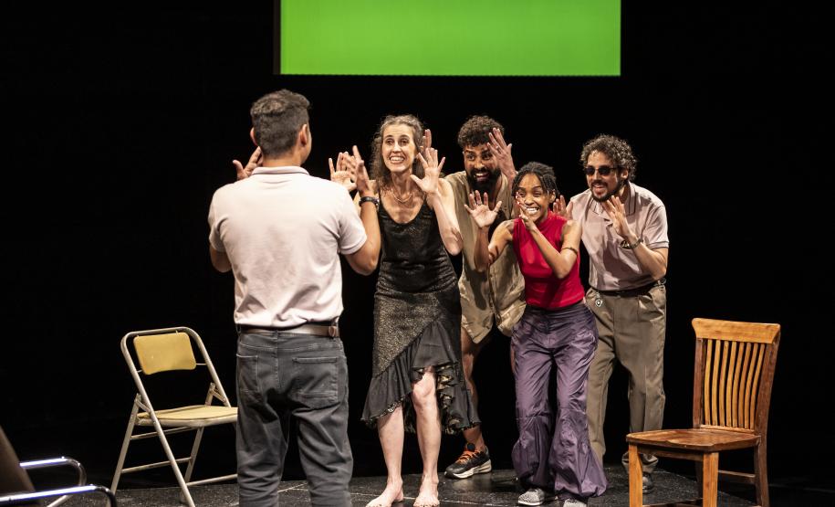 “Língua”: Espetáculo que celebra inclusão  com diálogo cultural bilíngue