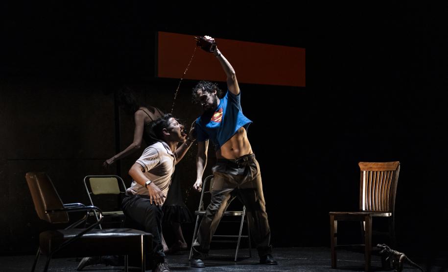 “Língua”: Espetáculo que celebra inclusão  com diálogo cultural bilíngue