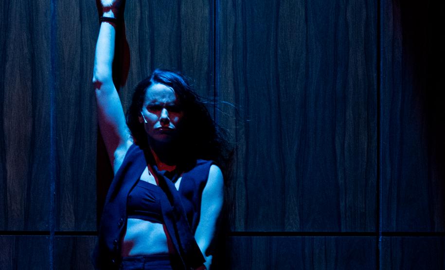 Cena da pela "Prima Facie" que estará no palco do Guairão