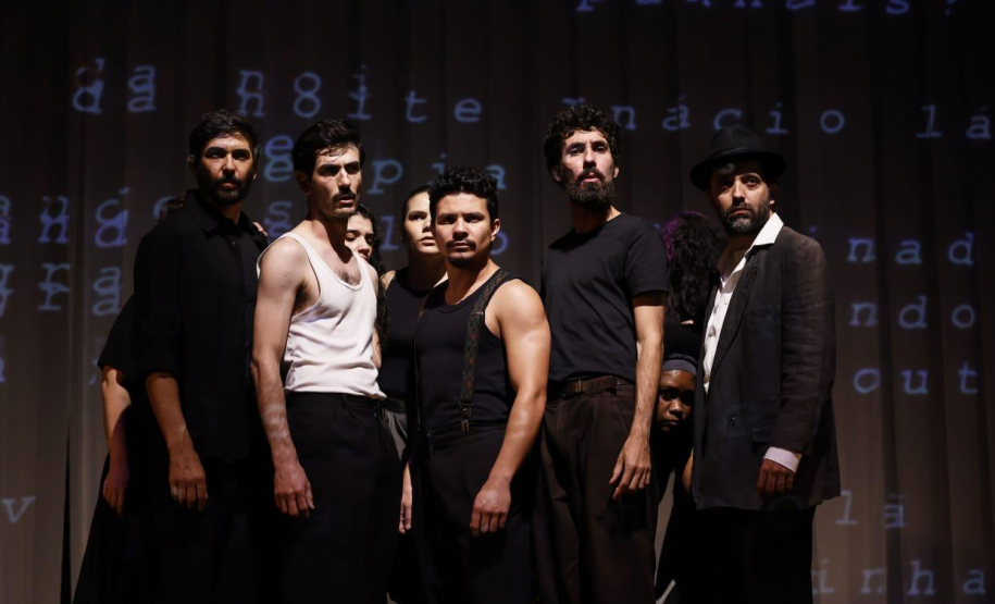 FESTIVAL DE CURITIBA | Turbulento e intenso, “Daqui Ninguém Sai” quer fazer de Dalton Trevisan um escritor mais lido