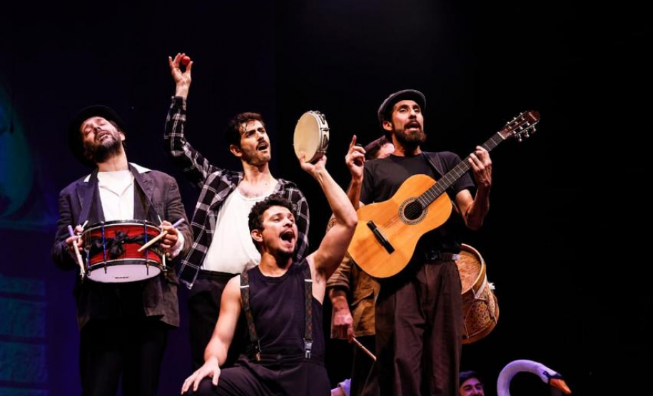 FESTIVAL DE CURITIBA | Turbulento e intenso, “Daqui Ninguém Sai” quer fazer de Dalton Trevisan um escritor mais lido