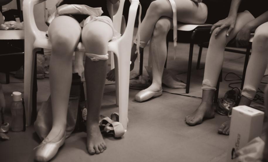 Alunas da EDTG aprendem a costurar as próprias sapatilhas