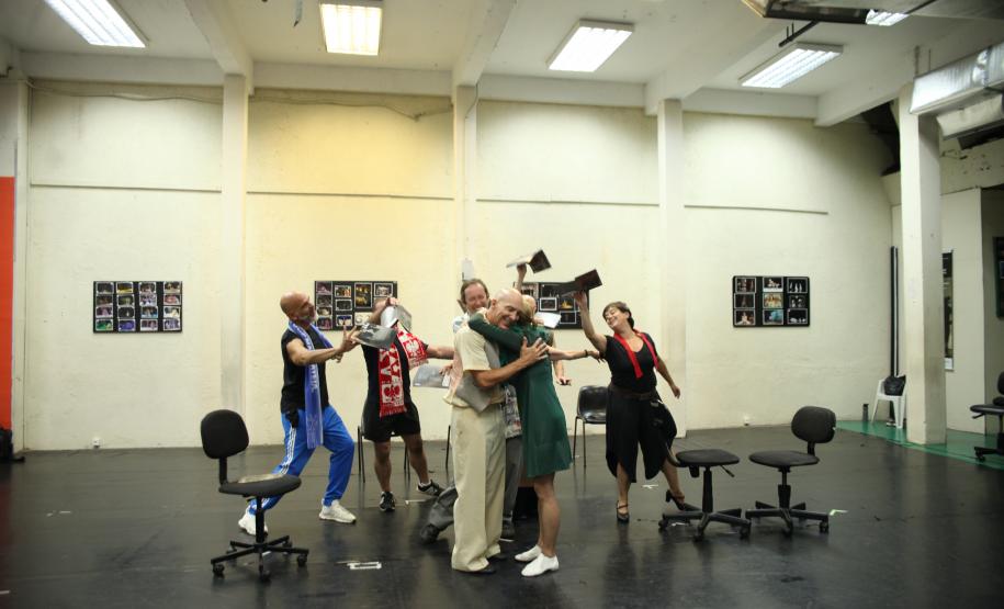 Ensaio do espetáculo  "Gregor - uma jornada patética" pela G2 Cia de Dança Teatro Guaíra