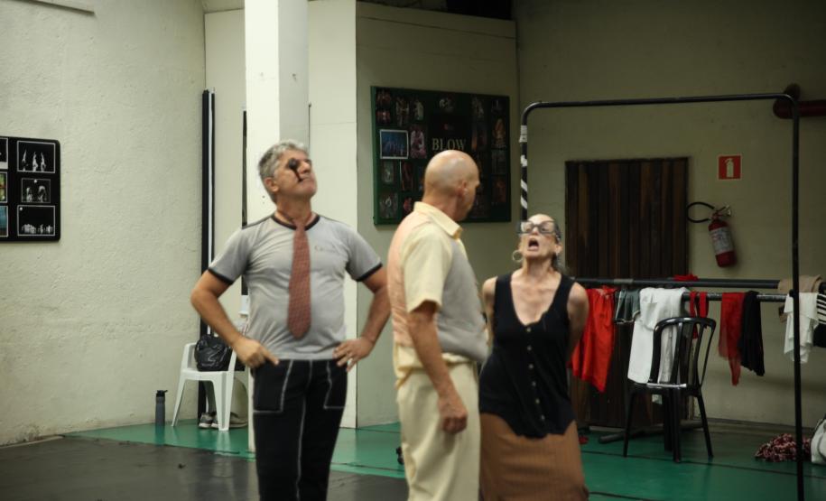 Ensaio do espetáculo  "Gregor - uma jornada patética" pela G2 Cia de Dança Teatro Guaíra