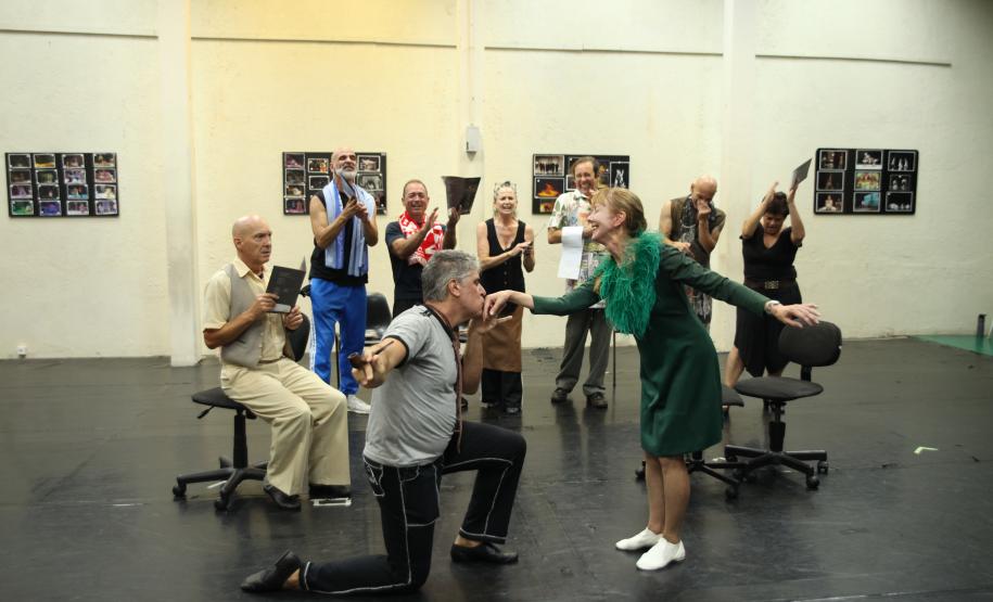 Ensaio do espetáculo  "Gregor - uma jornada patética" pela G2 Cia de Dança Teatro Guaíra