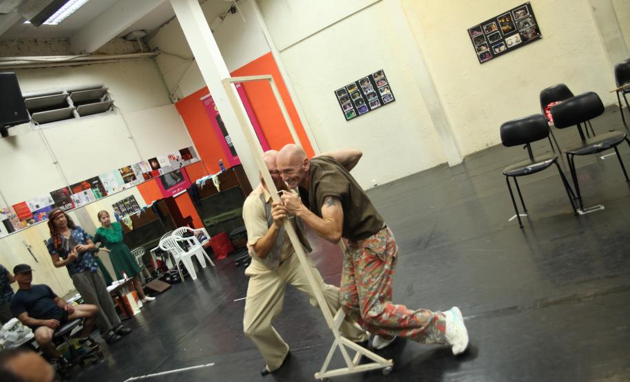 Ensaio do espetáculo  "Gregor - uma jornada patética" pela G2 Cia de Dança Teatro Guaíra